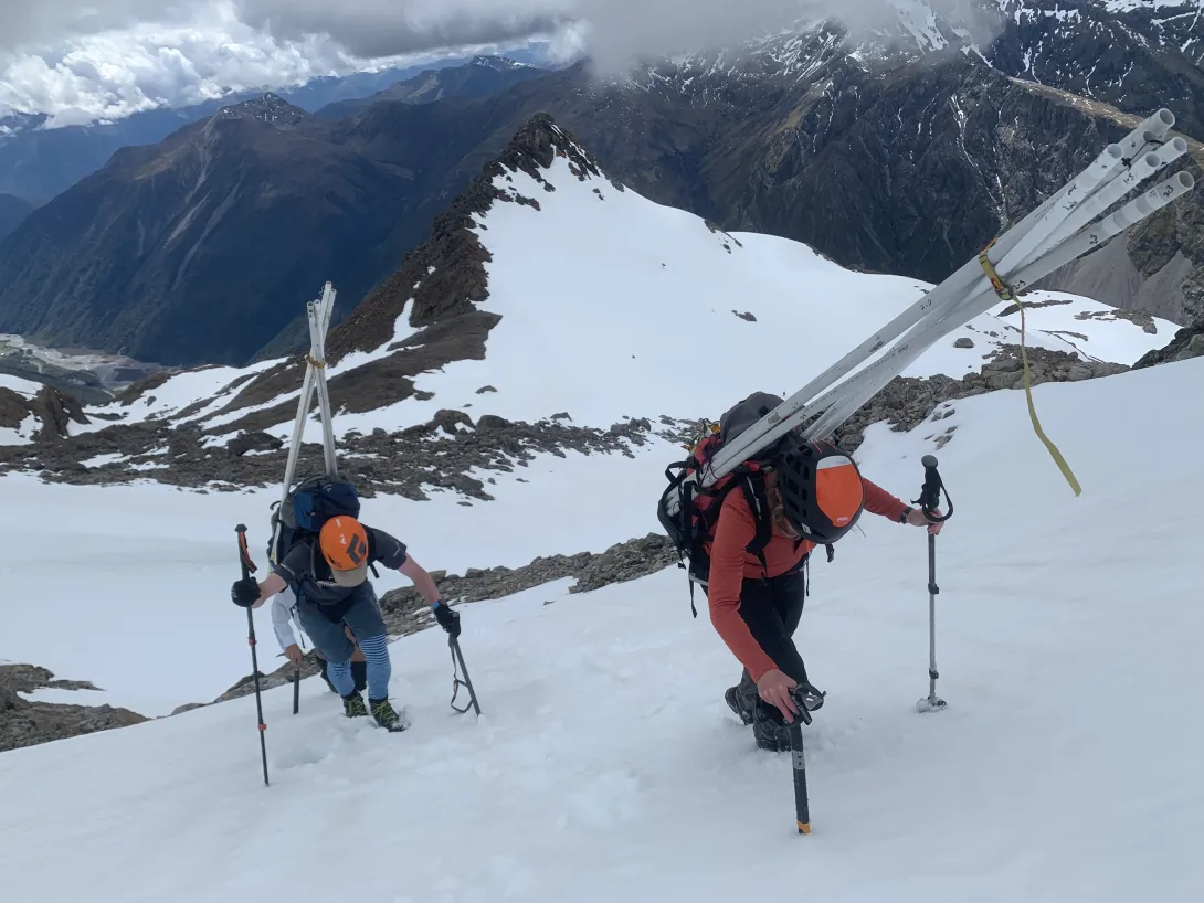 På vei til Rollestone breen
